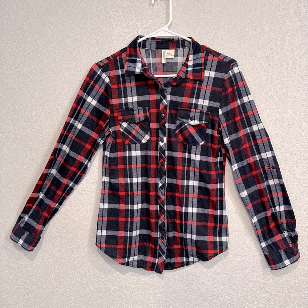 Women’s Medium Plaid Style Long or 3/4 Sleeved Button Up Shirt